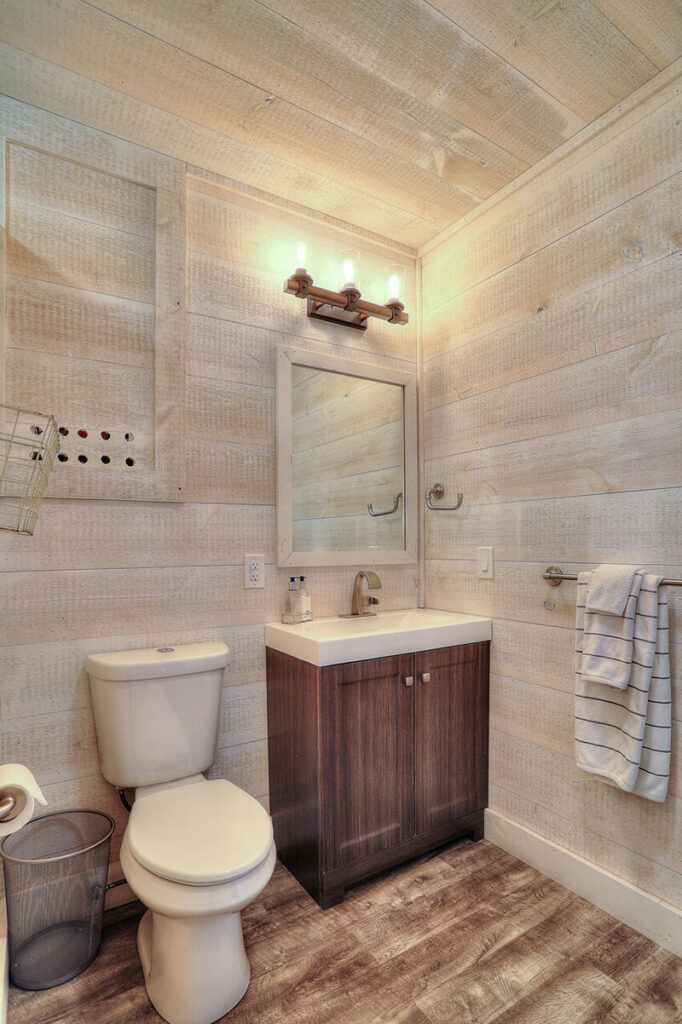 honeymoon cottage bathroom